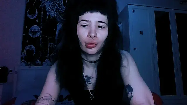 Snapshot of AllisonDeetz chatting on 04.14.26 AllisonDeetz online show from 04.14.26