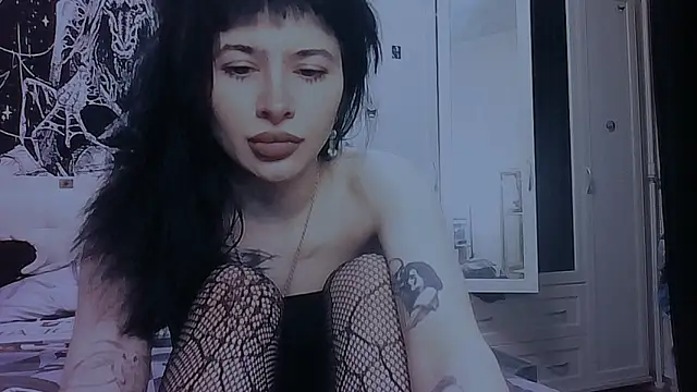 Snapshot of AllisonDeetz chatting on 04.15.26 AllisonDeetz online show from 04.15.26