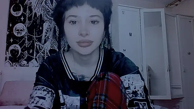 Snapshot of AllisonDeetz chatting on 04.22.26 AllisonDeetz online show from 04.22.26