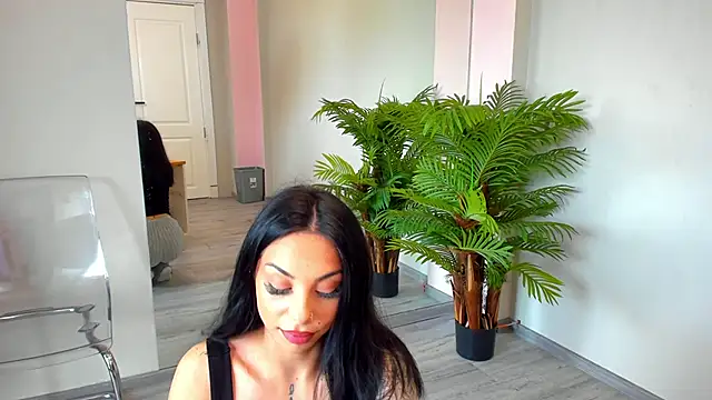 Snapshot of MissSiennaa chatting on 05.14.26 MissSiennaa online show from 05.14.26