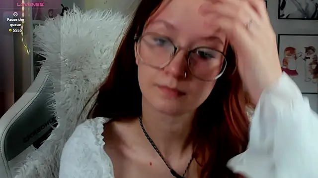 Snapshot of AmelieViolet chatting on 06.24.26 AmelieViolet online show from 06.24.26