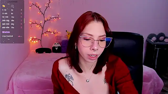 Snapshot of laurita_Olssen27 chatting on 05.13.26 laurita Olssen27 online show from 05.13.26