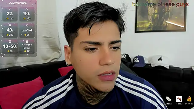 Snapshot of sweetlatinoboy chatting on 04.08.26 sweetlatinoboy online show from 04.08.26
