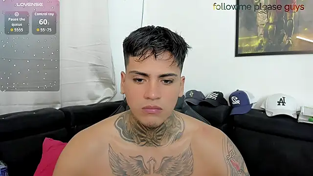Snapshot of sweetlatinoboy chatting on 04.12.26 sweetlatinoboy online show from 04.12.26