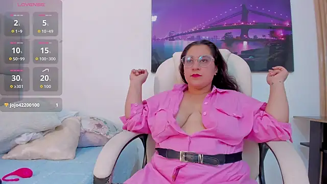 Snapshot of Reina_Mia1 chatting on 04.18.26 Reina Mia1 online show from 04.18.26