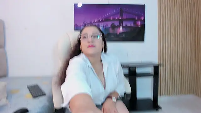 Snapshot of Reina_Mia1 chatting on 05.19.26 Reina Mia1 online show from 05.19.26