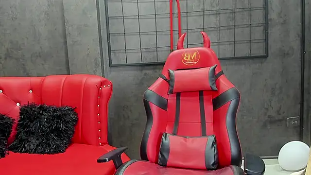 Snapshot of Issis_Millf chatting on 03.21.26 Issis Millf online show from 03.21.26