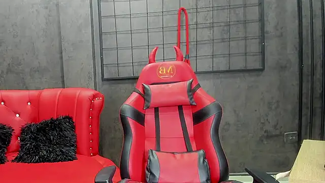 Snapshot of Issis_Millf chatting on 03.24.26 Issis Millf online show from 03.24.26