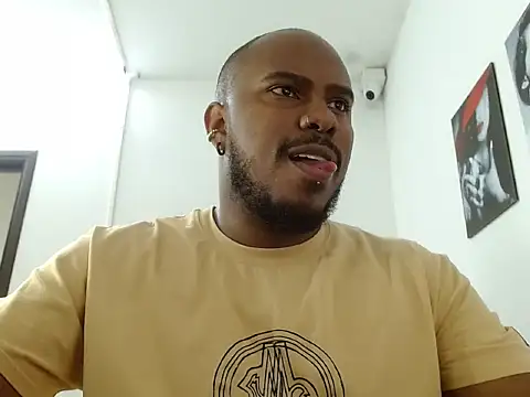 Snapshot of Alessandro_Hamed chatting on 04.04.26 Alessandro Hamed online show from 04.04.26