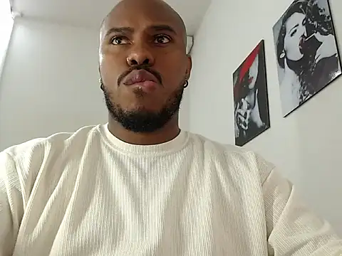 Snapshot of Alessandro_Hamed chatting on 04.17.26 Alessandro Hamed online show from 04.17.26