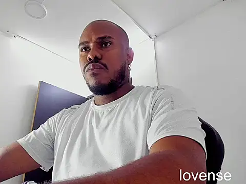 Snapshot of Alessandro_Hamed chatting on 05.05.26 Alessandro Hamed online show from 05.05.26