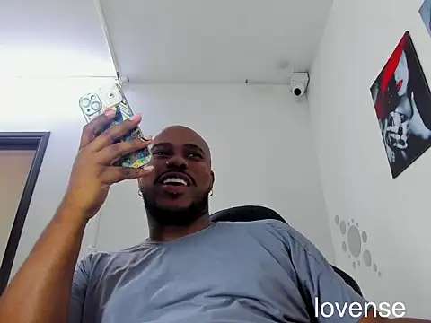 Snapshot of Alessandro_Hamed chatting on 05.07.26 Alessandro Hamed online show from 05.07.26