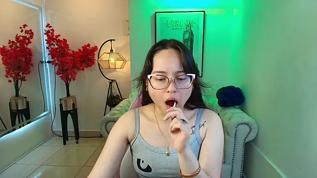 Snapshot of Shady_bug chatting on 05.18.26 Shady bug online show from 05.18.26