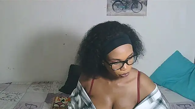 Snapshot of AfronQueen7 chatting on 04.22.26 AfronQueen7 online show from 04.22.26