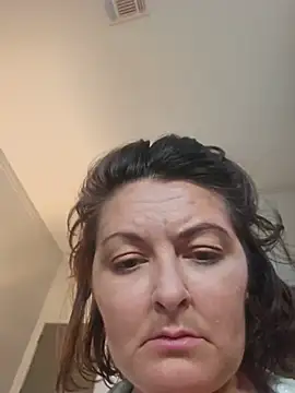 Snapshot of tinyassbossymilf chatting on 07.18.26 tinyassbossymilf online show from 07.18.26