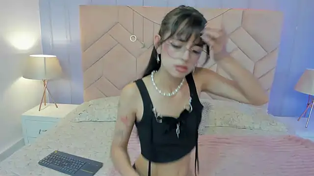 Snapshot of Eimy_Blaze chatting on 05.27.26 Eimy Blaze online show from 05.27.26