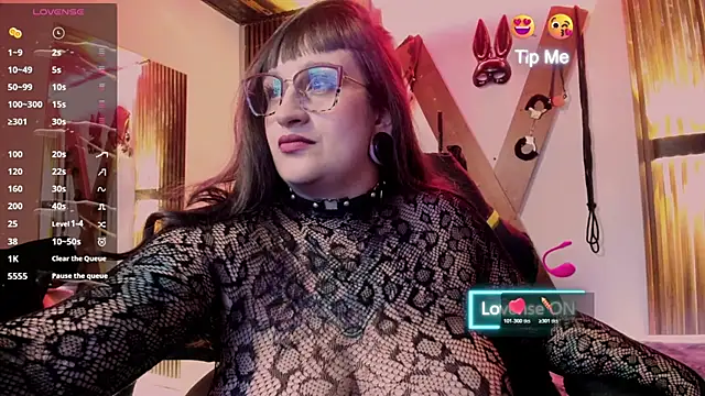 Snapshot of Violett_8 chatting on 06.19.26 Violett 8 online show from 06.19.26