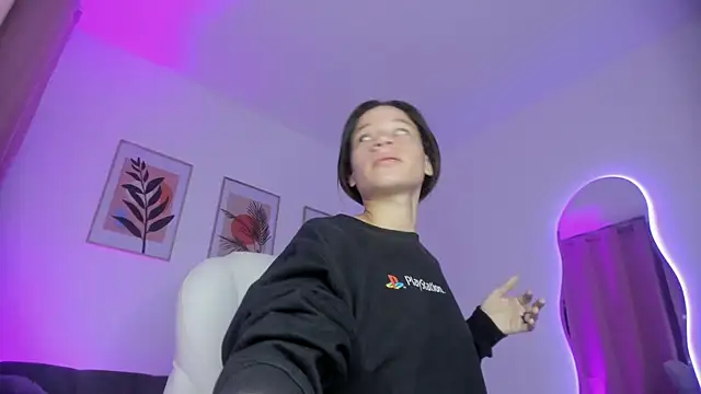 Mia Luna online show from 05.20.26