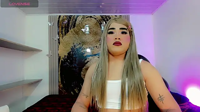 Snapshot of Alice_Yermanotta chatting on 05.26.26 Alice Yermanotta online show from 05.26.26
