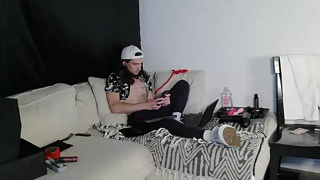 Snapshot of DylanBrook chatting on 04.12.26 DylanBrook online show from 04.12.26