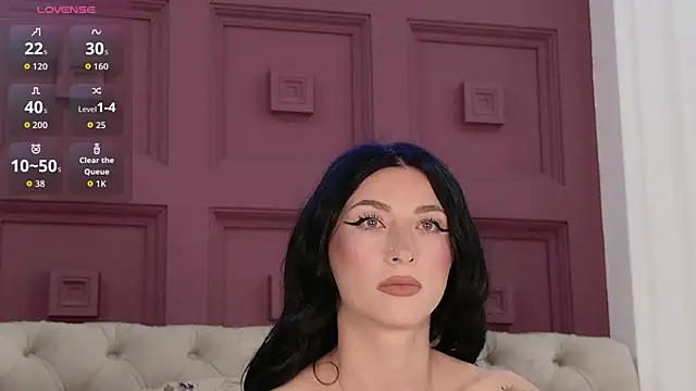 Snapshot of EllieJules chatting on 05.30.26 EllieJules online show from 05.30.26
