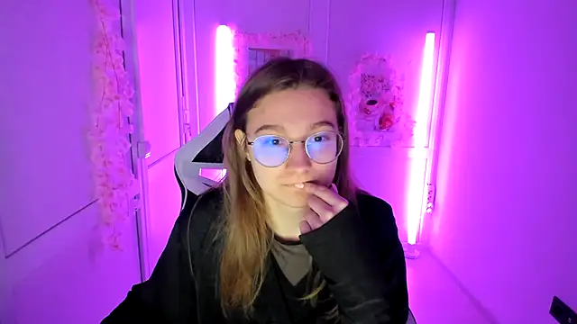 Mia kristal online show from 05.17.26