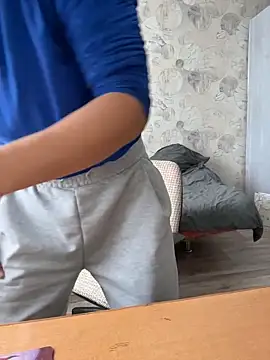 Snapshot of MikkyDo chatting on 03.22.26 MikkyDo online show from 03.22.26