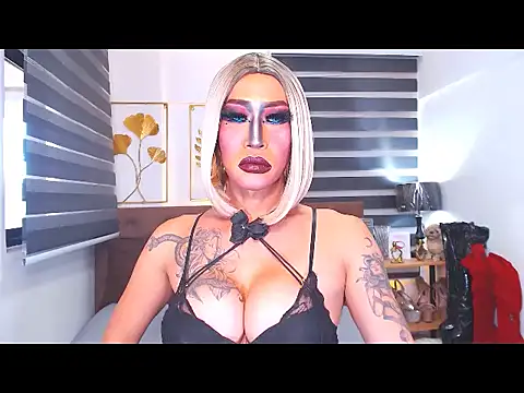 Snapshot of DominateMistressTania chatting on 05.25.26 DominateMistressTania online show from 05.25.26