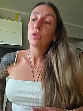 Snapshot of NicoleKaiser chatting on 06.26.26 NicoleKaiser online show from 06.26.26