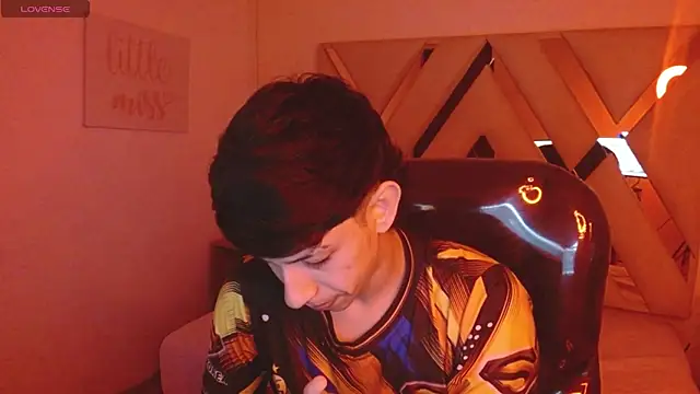 Snapshot of AdrianFranko chatting on 03.27.26 AdrianFranko online show from 03.27.26