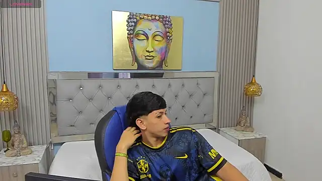 Snapshot of AdrianFranko chatting on 03.28.26 AdrianFranko online show from 03.28.26