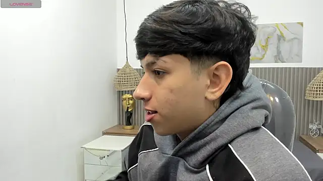 Snapshot of AdrianFranko chatting on 04.25.26 AdrianFranko online show from 04.25.26