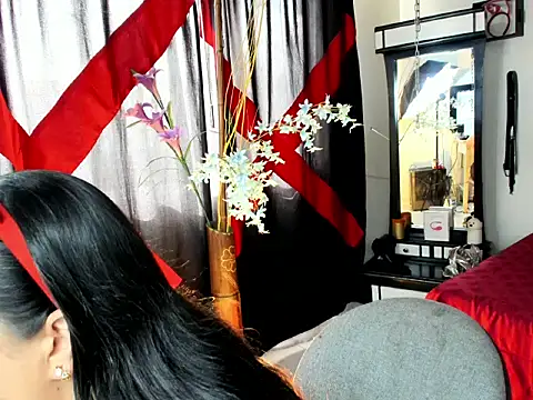 Snapshot of PenelopeSuency chatting on 04.14.26 PenelopeSuency online show from 04.14.26