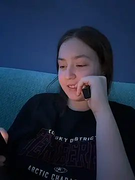 Snapshot of charmingggirl chatting on 04.15.26 charmingggirl online show from 04.15.26