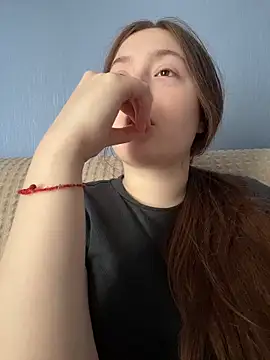 Snapshot of charmingggirl chatting on 05.14.26 charmingggirl online show from 05.14.26