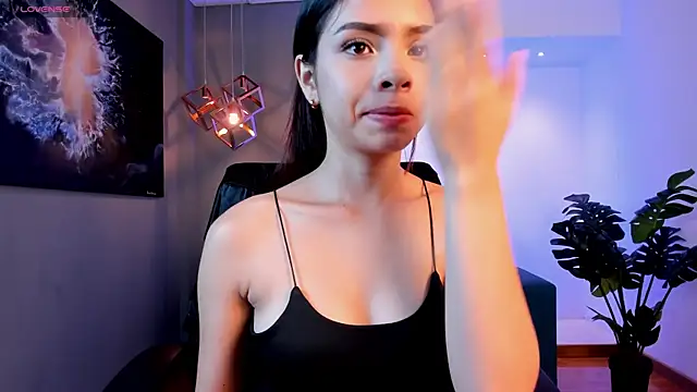 Snapshot of mily_Lopez chatting on 04.18.26 mily Lopez online show from 04.18.26