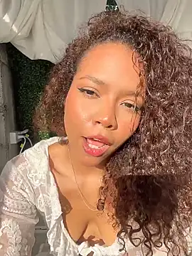 Snapshot of CurlyOopsieXXX chatting on 06.18.26 CurlyOopsieXXX online show from 06.18.26
