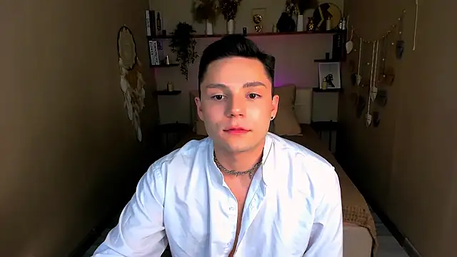 Snapshot of MarcusBender chatting on 03.18.26 MarcusBender online show from 03.18.26