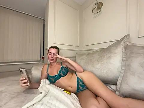 Snapshot of Lola_RaeX chatting on 04.16.26 Lola RaeX online show from 04.16.26