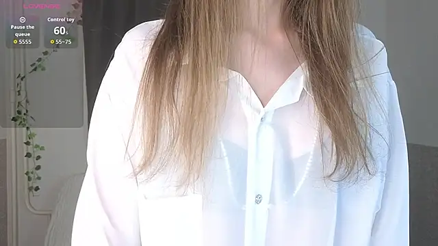 Snapshot of Emily_Nelsonn chatting on 06.23.26 Emily Nelsonn online show from 06.23.26