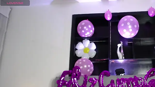 Snapshot of Melannyy_V chatting on 04.18.26 Melannyy V online show from 04.18.26
