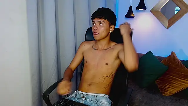 Snapshot of thiagosterling chatting on 04.16.26 thiagosterling online show from 04.16.26