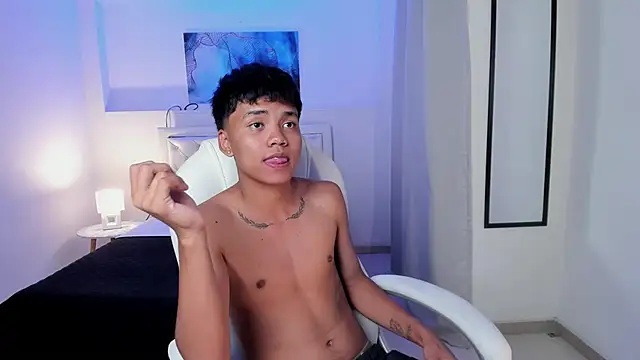 Snapshot of thiagosterling chatting on 04.17.26 thiagosterling online show from 04.17.26