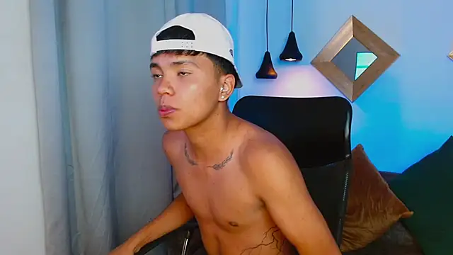 Snapshot of thiagosterling chatting on 04.27.26 thiagosterling online show from 04.27.26