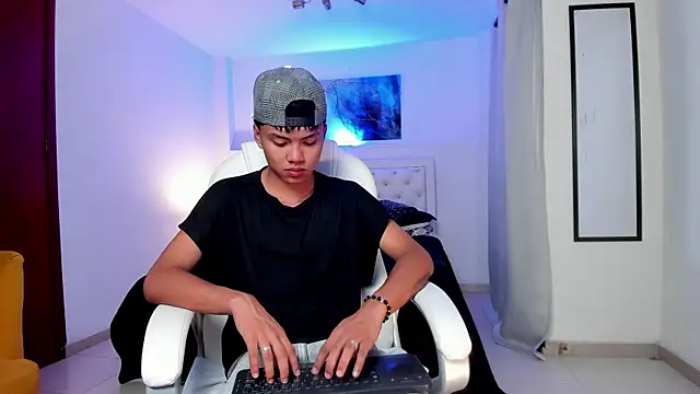 Snapshot of thiagosterling chatting on 05.07.26 thiagosterling online show from 05.07.26