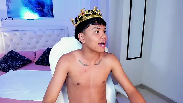 Snapshot of thiagosterling chatting on 05.13.26 thiagosterling online show from 05.13.26