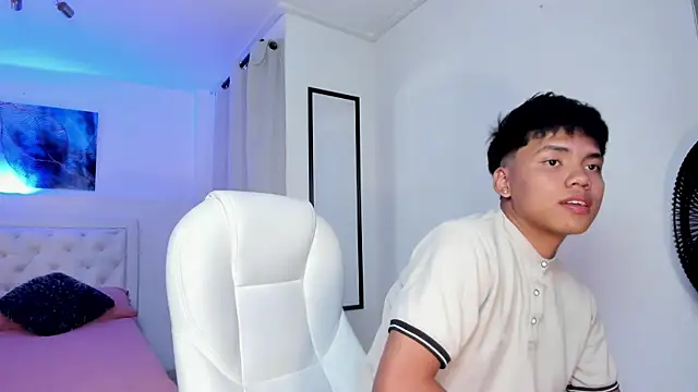 Snapshot of thiagosterling chatting on 05.20.26 thiagosterling online show from 05.20.26