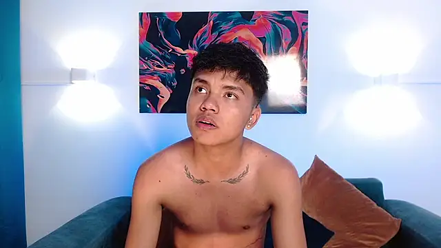Snapshot of thiagosterling chatting on 05.25.26 thiagosterling online show from 05.25.26