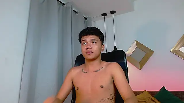 Snapshot of thiagosterling chatting on 05.27.26 thiagosterling online show from 05.27.26