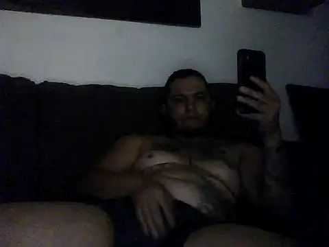 Snapshot of HOTB0Y18 chatting on 04.17.26 HOTB0Y18 online show from 04.17.26